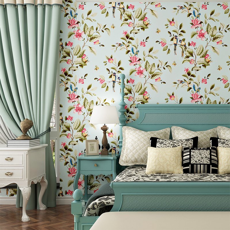 American Vintage Floral Bedroom Wallpaper | Walling Shop